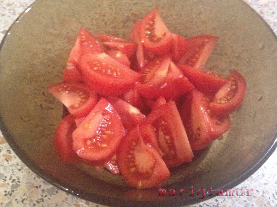 cut tomatoes